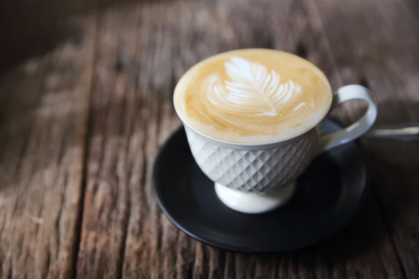 Кофе на деревянном фоне — стоковое фото
