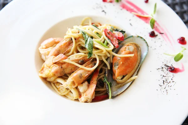 Спагетти из морепродуктов — стоковое фото