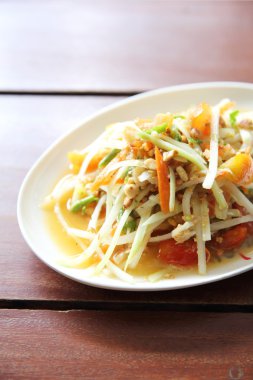 Yeşil papaya salatası