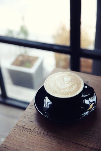 Café sobre fundo de madeira — Fotografia de Stock