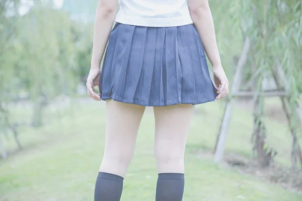 Asiático menina estudante no escola uniforme — Fotografia de Stock