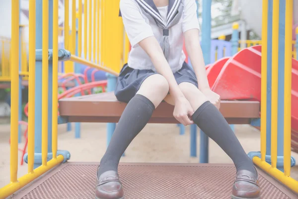 Asiatico ragazza studente in scuola uniforme — Foto Stock