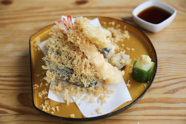 Tempura Giapponese Cibo su sfondo legno — Foto Stock