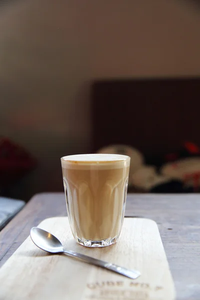 Kaffee auf Holz Hintergrund — Stockfoto