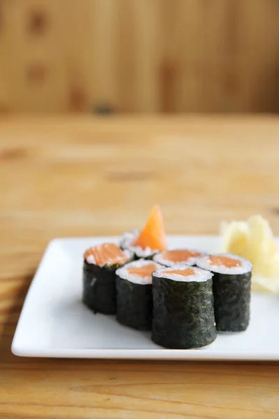 Zalm Maki sushi in close-up — Stockfoto