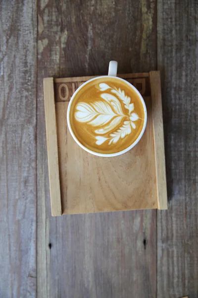 ウッドの背景の上にコーヒー — ストック写真