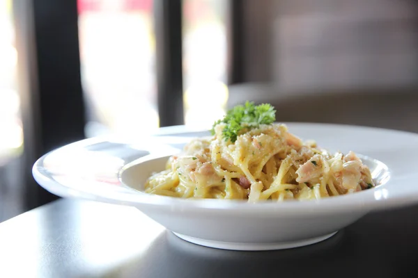 Spaghetti carbonara met spek en kaas — Stockfoto
