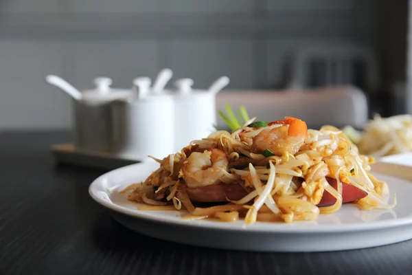 Tay gıda padthai kızarmış noodle ile karides — Stok fotoğraf