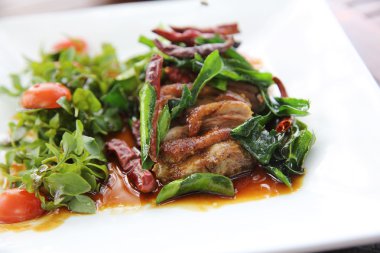 berry soslu kızarmış ördek fileto