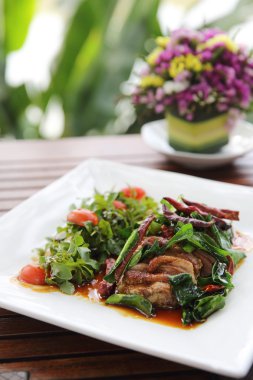 berry soslu kızarmış ördek fileto