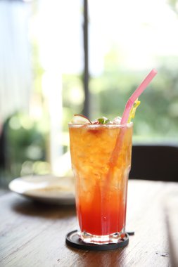 meyve suyu yakın karıştır