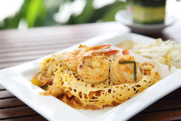 Tay gıda padthai kızarmış noodle ile karides — Stok fotoğraf