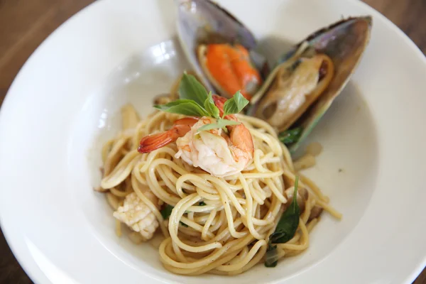 Espaguetis mariscos en primer plano —  Fotos de Stock