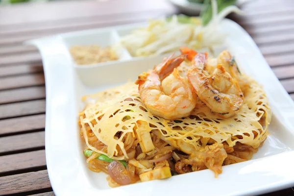 Thai Food Padthai gebratene Nudeln mit Garnelen — Stockfoto