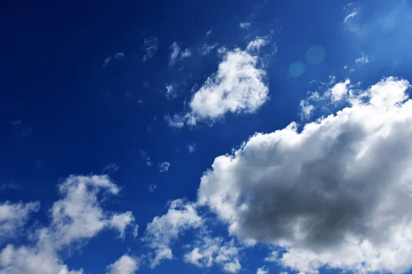 雲と青い空 — ストック写真