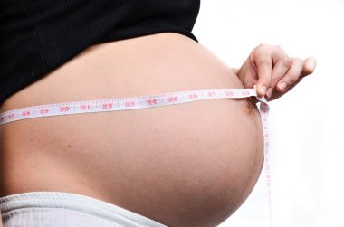 onu tutan hamile kadın