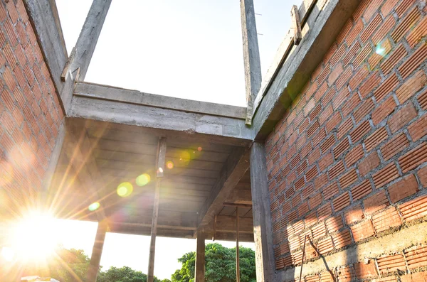 Bouwen huis muur bakstenen. — Stockfoto