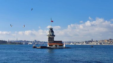 İstanbul, Türkiye. İstanbul 'daki Bakire Kulesi, Türkiye' nin İstanbul kenti Uskudar 'dan Leander' in Kulesi manzarası olarak da bilinen Hindi.. 
