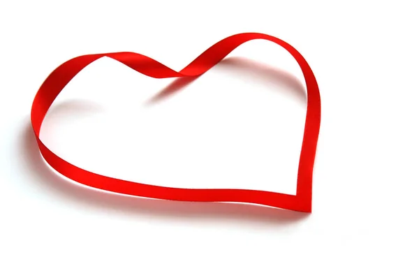 Κόκκινη Κορδέλα Σχήμα Καρδιάς Λευκό Φόντο Ημέρα Του Αγίου Βαλεντίνου — Φωτογραφία Αρχείου
