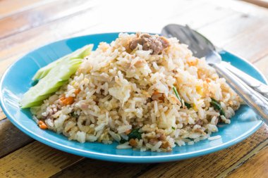 Ton balığı kızarmış pilav.