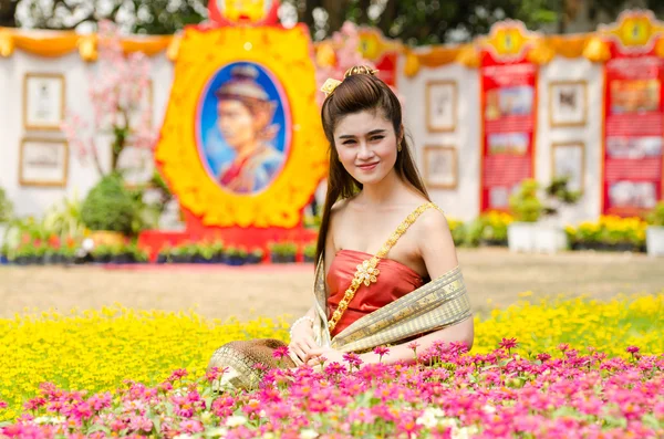 Thaise vrouw omhoog het kleden van traditionele. — Stockfoto