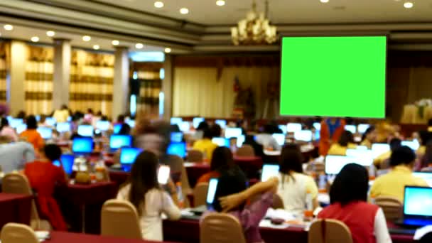 Бланк зеленого экрана, установленного перед залом заседаний . — стоковое видео