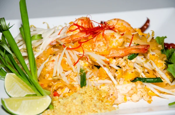 Pad Thai, comida tailandesa . — Foto de Stock