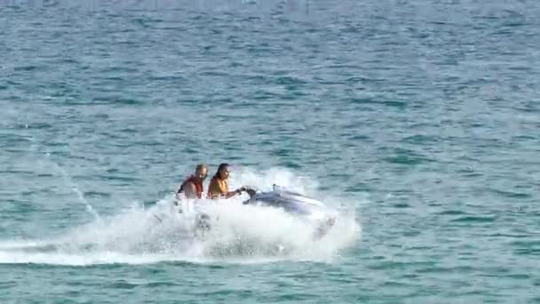 Jet ski Okyanusu üzerinde turist. — Stok video