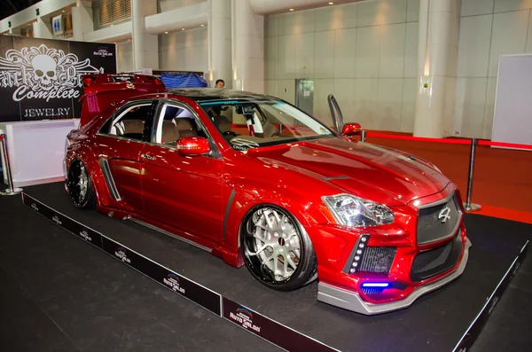 Carro Toyota Crown BlackPearl em exposição na Bangkok International — Fotografia de Stock