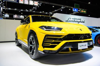 Lamborghini URUS, Tayland 'ın Nonthaburi şehrinde 14 Temmuz 2020 tarihli 41. BANGKOK Uluslararası MOTOR gösterisinde sergileniyor..