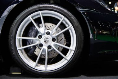 Tekerlekli Porsche logosu 41. BANGKOK Uluslararası MOTOR gösterisinde 14 Temmuz 2020 'de Tayland, Nonthaburi' de sergileniyor..
