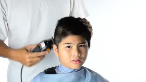 Corte de cabelo dos rapazes. HD — Vídeo de Stock