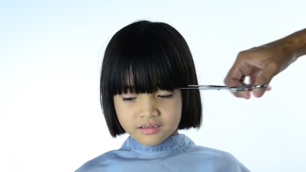 Girl haircut — Stock Video © chatchai #52293433