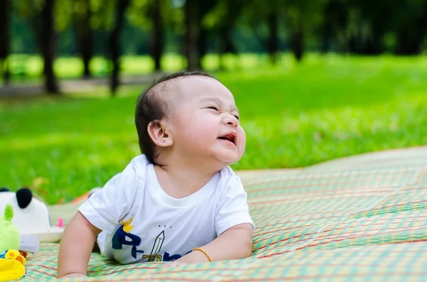 Bambino nel parco — Foto Stock