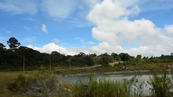 Le mouvement des nuages pendant la saison des pluies . — Video