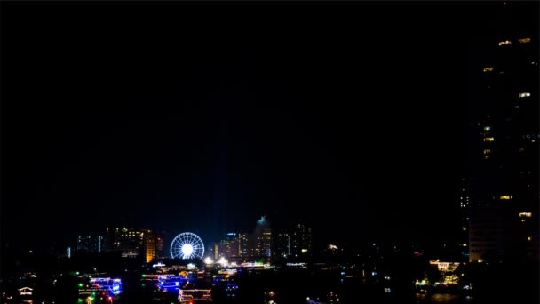 Fuegos artificiales coloridos en la celebración de Año Nuevo . — Vídeo de stock