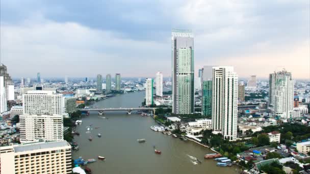 Транспорт на річці, Бангкок, Таїланд. Уповільнена зйомка — стокове відео