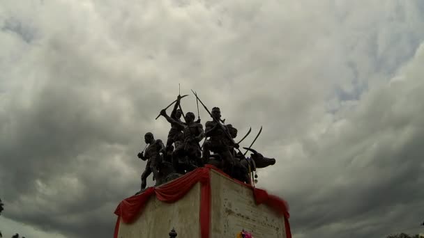 Monumento a Bangrachan — Vídeos de Stock