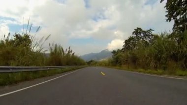 Dağda ülke yol sürüş.