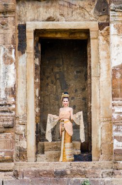 Taylandlı kadın geleneksel giyinme. 
