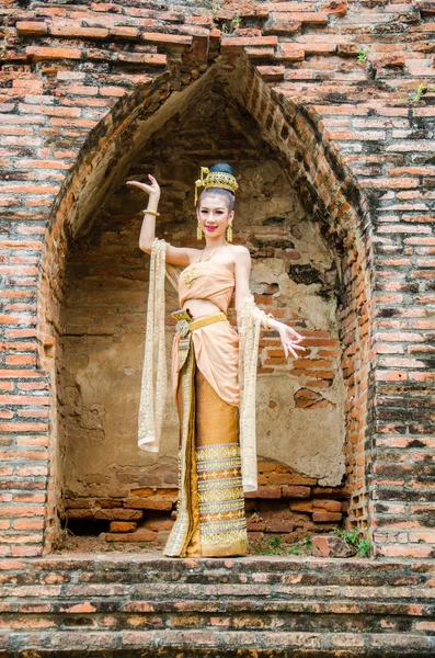 Thai woman dressing traditional. — Stock Photo, Image