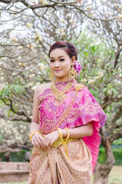 Taylandlı kadın geleneksel giyinme. 