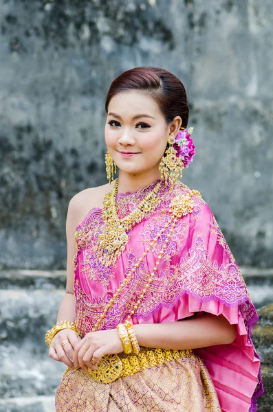 Taylandlı kadın geleneksel giyinme. Telifsiz Stok Fotoğraflar