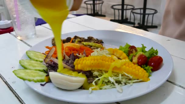 Ensalada de frutas . — Vídeos de Stock