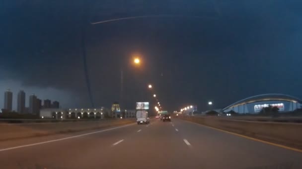 Rayo y tormenta al conducir en la autopista . — Vídeos de Stock