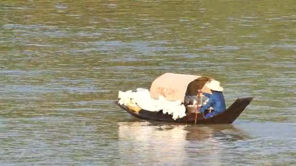 Original culture of the people living near the river in Thailand. — Stock Video