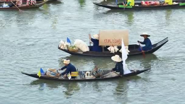 Πρωτότυπο πολιτισμό των ανθρώπων που ζουν κοντά στον ποταμό στην Ταϊλάνδη. — Αρχείο Βίντεο