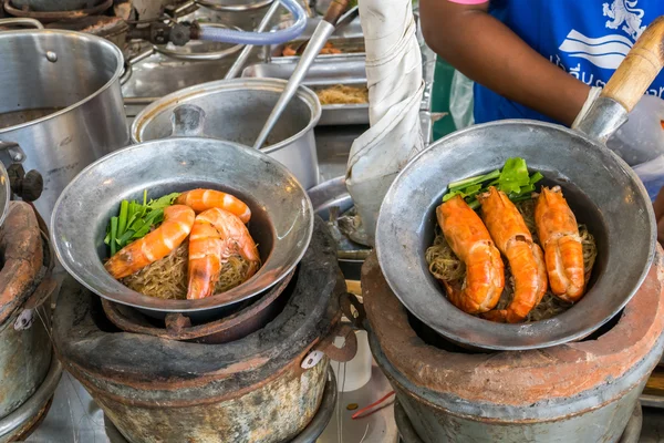 Prawns with vermicelli . — Stock Photo, Image