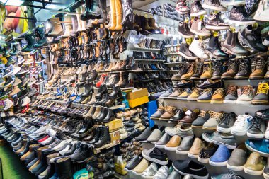 Myeongdong Market alışveriş caddesi