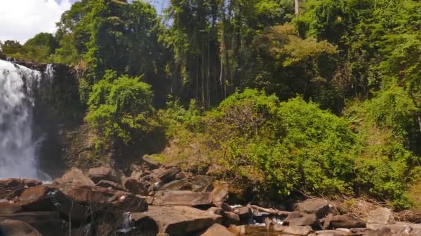 Cachoeira no Parque Nacional Khao Yai Tailândia . — Vídeo de Stock